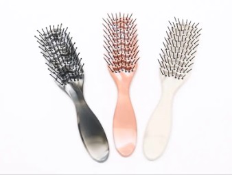 چگونه از شانه موی پلاستیکی استفاده کنیم؟